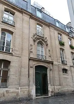 No&nbsp;76 : presbytère de l'église Saint-Merri (inscrit MH, 1974).