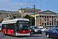 Ligne 79 sur la Place des Héros devant le Musée des beaux-arts en 2014.