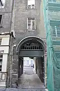 Entrée sur rue avant restauration.