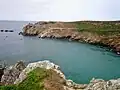 La pointe et le port du Vorlen vus de la pointe de Kerludu.