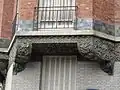 Soubassement de l'oriel rue de la Chine.