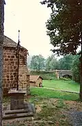 Croix au chevet de l'église.