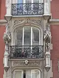 Détail de la fenêtre du troisième étage.
