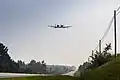 Un A-10 Thunderbolt II décollant depuis une voie publique à Alpena, dans le Michigan, le 5 août 2021