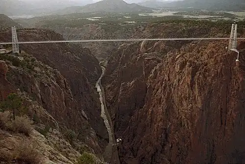 Gorge et pont depuis le côté sud.