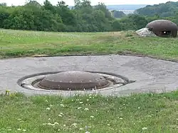 Tourelle pour 81&nbsp;mm du bloc 3 de l'ouvrage de l'Immerhof (éclipsée).