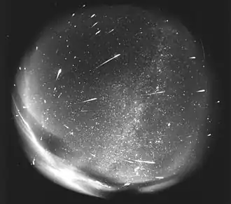 Les Léonides observées à l'observatoire, les bolides sont sur une seule plaque photographique.