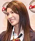 Sayaka Akimoto, chanteuse idole, danseuse, actrice, animatrice et mannequin, mère philippine.