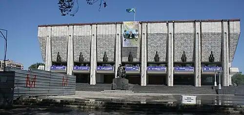 Station du Moukhtar Äouezov atyndaghy teatry .