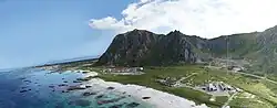 Vua aérienne de la zone de lancement, entre le littoral et la montagne.