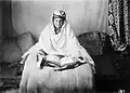 Dame du harem royal lisant le Coran, Kaboul, av. 1925