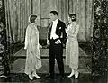 A Man of Stone (1921), avec Martha Mansfield (à g.), Conway Tearle et Betty Howe