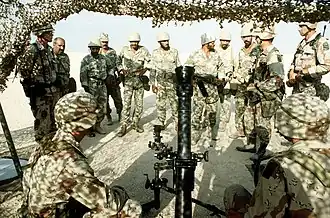 Gardes nationaux d'Arabie saoudite portant le Desert DPM tricolore pendant le Bouclier du désert..