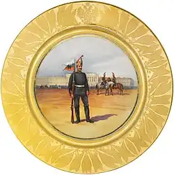 Officier à pieds et officiers à cheval en 1910 sur une porcelaine russe