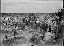 Bapaume vue depuis la Citadelle, 30 août 1918, Bibliothèque nationale de Nouvelle-Zélande.