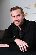 Aaron Moorhead dans le rôle de Clarence Anglin