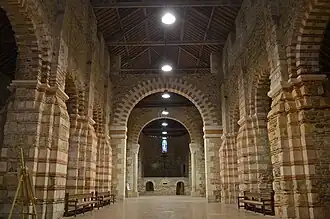 Le chœur et la crypte de Saint-Philbert-de-Grand-Lieu
