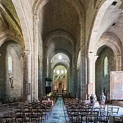 Nef de l'église abbatiale Saint-Pierre.
