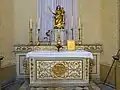 Autel et statue à la Vierge à l'Enfant, avec en antepedium de l'autel, la Nativité.