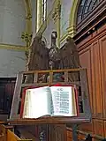Le lutrin, vu de face.