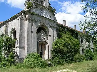 Façade principale de l'abbaye de l'Etanche.