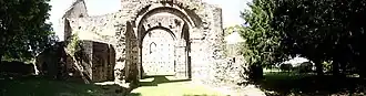Les vestiges de l'abbaye Notre-Dame-du-Nid-au-Merle.