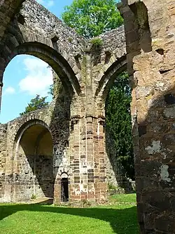 Ancienne abbaye Notre-Dame du Nid-au-Merle, vue partielle.