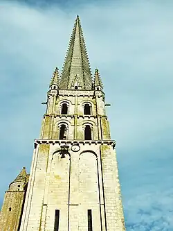 Le clocher.
