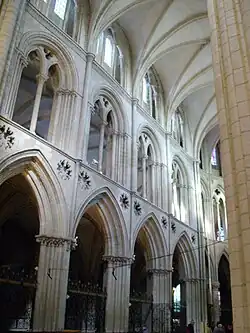 Chœur gothique de l'église.