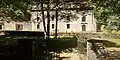 Vue générale de l'abbaye… malgré les arbres.