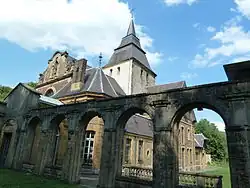 Vestiges de l'ancien cloître.