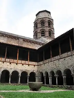 Le cloître de l'abbaye (XIe/XIIe&nbsp;siècles).