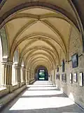 Galerie est du cloître.