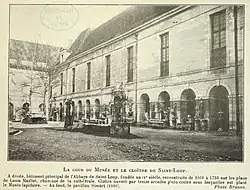 sur cour.