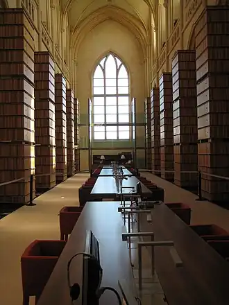Bibliothèque de l'IMEC, aménagée dans l'ancienne abbatiale.