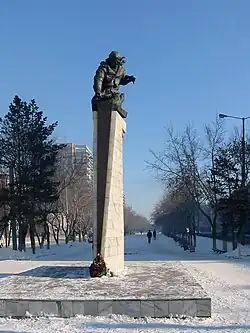 Statue de Nurken Abdirov (en).