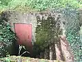 Porte métallique d'accès à la chambre de tir.