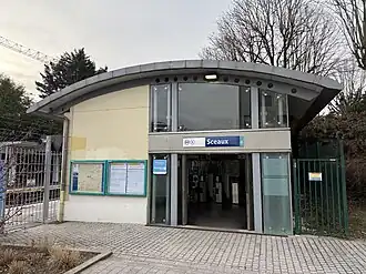 L'accès no&nbsp;3 « Avenue Raymond Poincaré ».