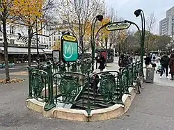 Vue arrière de l'édicule d'accès.