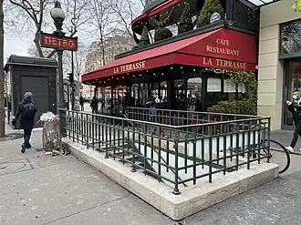 L'accès no&nbsp;1, « Avenue Bosquet ».