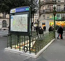 L'accès no&nbsp;4, « Rue Beaubourg ».