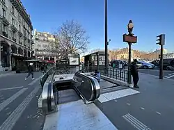 L'accès no&nbsp;7 « Place de la Bastille ».