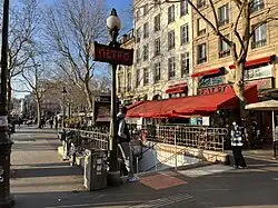 L'accès no&nbsp;1 « Rue de la Roquette ».