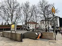 Accès situé à Pantin.
