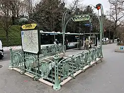 Accès no&nbsp;4, « Place Martin-Nadaud ».