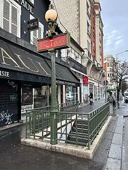 L'accès no&nbsp;2 « Rue Farcot ».