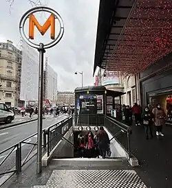 L'accès no&nbsp;2, « Boulevard Haussmann ».