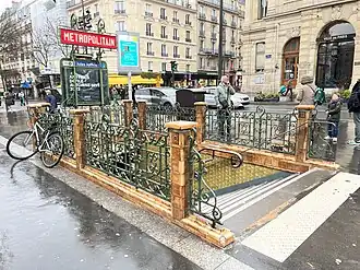 L'accès no&nbsp;1, « Place Jules-Joffrin ».
