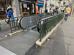 L'accès no&nbsp;2 « Rue Mouton-Duvernet ».