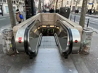 Sortie secondaire de la station.